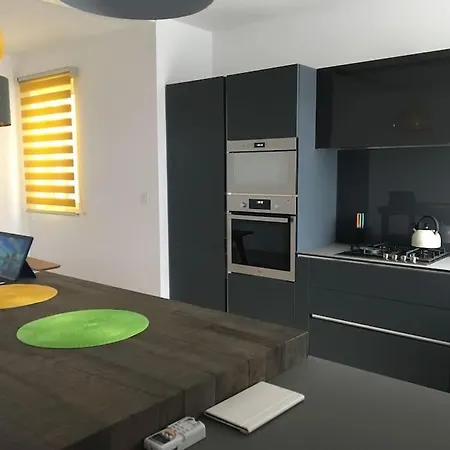 Champagne Supernova Penthouse * Santa Vennera