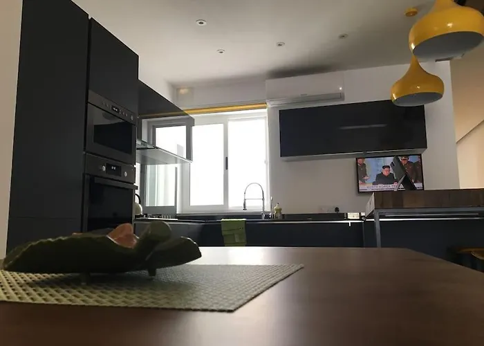 Champagne Supernova Penthouse 아파트 *