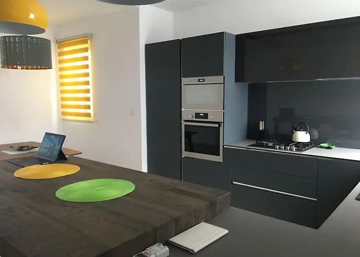 Champagne Supernova Penthouse * Santa Vennera