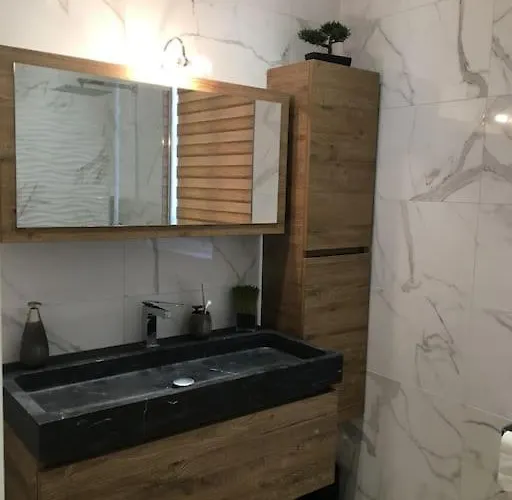 Champagne Supernova Penthouse 아파트 Santa Vennera